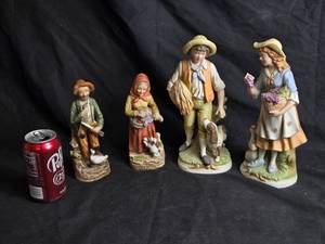 lot 126 image: Porcelain Farm-Themed Figurines with Farmhouse Characters - Homco
