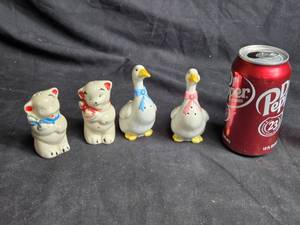 lot 132 image: Bears and Geese Salt and Pepper Shakers