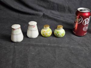 lot 135 image: Bavaria Salt and Pepper Shakers with Floral Design