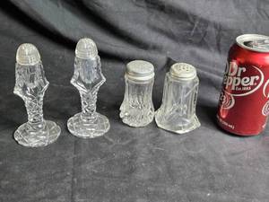 lot 136 image: Vintage Glass Salt and Pepper Shakers