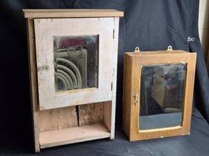 lot 167 image: Set of 2 Vintage Wall-Mount Bathroom Storage Cabinets with Mirrors