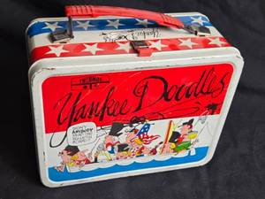 lot 175 image: Vintage 1970s Yankee Doodle Lunch Box - Thermos Brand