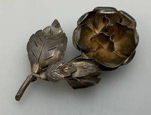 lot 161 image: Vintage Sterling Upright Flower Pin