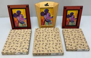 lot 115 image: Vintage Disney Picture Frames (NIB)