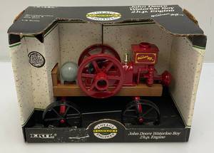 lot 200 image: Vintage Ertl 18 Scale Die Cast John Deere Waterloo Boy 2 HP Engine Model (NIB) Box Has Shelf Wear