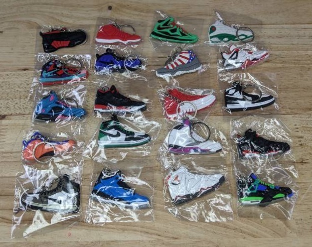 lot 21C image: 20 Brand New Nike Air Jordan Sneaker Air Max Foamposite Lebron Shoe Keychains N