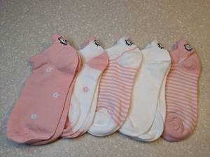 lot 402 image: Five New Pairs Of Kitty Anklets Pink White Flowers One Size P