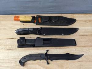 lot 52 image: 4 Knives - Frost, Marbles, Tac Xtreme, Maxam K