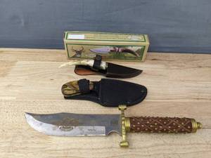 lot 94 image: Lot of 3 Knives, Including Whitetail & Chip Away Cutlery K