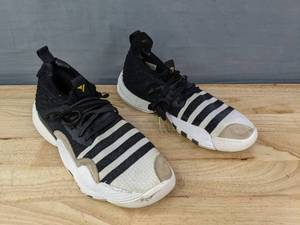 lot 207 image: Adidas Trae Young 2.0 Low Super Villain Basketball Shoes Mens Size 11.5 E