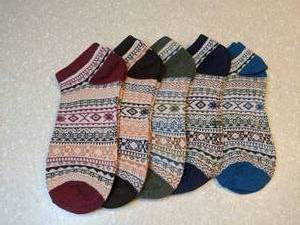 lot 426 image: 5 New Pairs of Anklets Blue Maroon Brown Green Turquoise One Size P