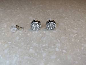 lot 431 image: New Hypoallergenic Round Stud Earrings Nickel Free Silvery P