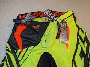 lot 471 image: New Mens Kinetic Mesh Tech Racing Pant Size 34 R