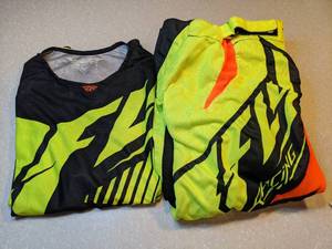 lot 475 image: Mens Fly Racing Shirt Size Large Racing Pants Size 34 R