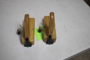lot 17 image: Pair of Grip-Lite Guide Hand Tools for Woodworking