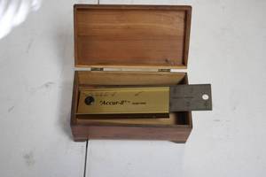 lot 45 image: Accur-8 Model 1800 Precision Measuring Tool with Wooden Box