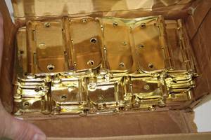 lot 61 image: Set of 20 Vintage Brass Cabinet Hinges in Original Box