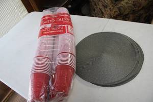lot 92 image: Set of 280 Count Red Plastic Cups and 4 Round Placemats