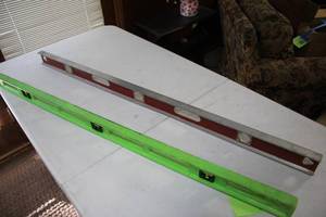 lot 93 image: Set of 2 Levels - Red and Green Aluminum Levels