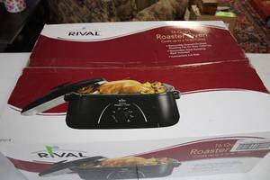 lot 94 image: 16 Quart Rival Roaster Oven - Cooks Up to 16 lb Turkey