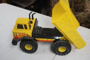 lot 103 image: Tonka Turbo Diesel Dump Truck - Vintage Yellow Construction Toy