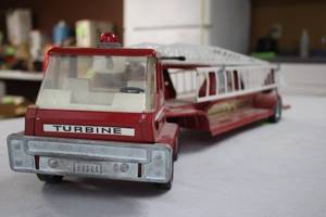 lot A-138 image: Vintage ERTL Hook and Ladder Fire Truck Toy