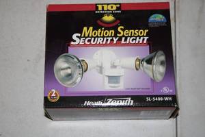 lot 163 image: Heath Zenith SL-5408-WH Motion Sensor Security Light