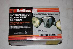 lot 181 image: Heath Zenith Reflex Motion Sensor Floodlight Control SL 5410A