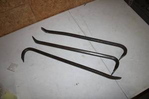lot 187 image: Set of 3 Heavy-Duty Steel Pry Bars