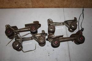 lot 192 image: Set of 4 Vintage Roller Skate Trucks with Rubber Wheels