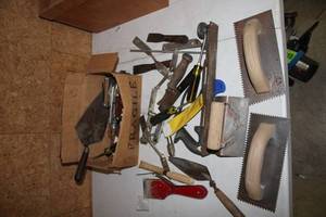 lot 196 image: Mixed Set of Hand Tools and Trowels in Box