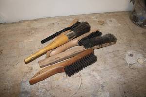 lot 205 image: Set of 5 Vintage Wooden Hand Brushes for Cleaning and Detailing