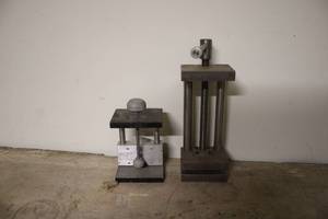 lot 319 image: Set of 2 Metal Bench Vises