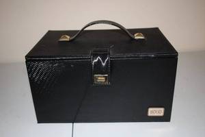 lot 430 image: London Soho Black Cosmetic Case with Floral Interior