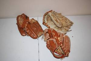 lot 435 image: Lot of 3 Used Baseball Gloves - Franklin & Rawlings