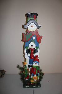 lot 445 image: Whimsical Snowman Family Holiday Decor Figure - 36 Inches Tall