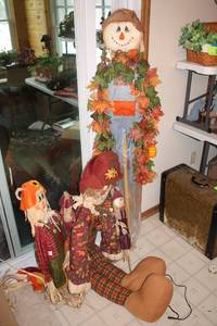 lot 451 image: Set of 4 Handmade Fall-Themed Scarecrow Decorations