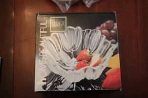 lot 453 image: Mikasa Home Beautiful Crystal Serving Bowl