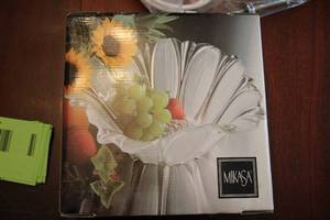 lot 454 image: Mikasa Glass Serving Bowl with Floral Design
