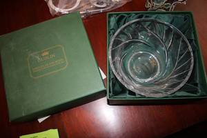 lot 455 image: Dublin 24% Lead Crystal Decorative Bowl with Original Box