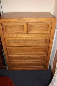 lot 471 image: Vintage Huntley by Thomasville 5-Drawer Chest of Drawers