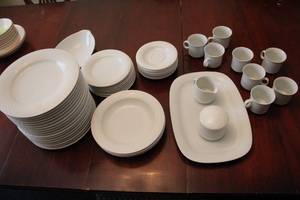 lot 474 image: Complete Dinnerware Set - Plates, Bowls, Cups, and Serving Dishes
