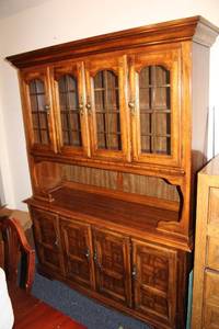 lot 481 image: Vintage Wooden China Cabinet with Glass Doors and Shelves