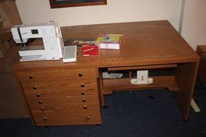 lot 484 image: Bernina Virtuosa 150 Quilters Edition Sewing Machine with Wooden Sewing Table and Accessories