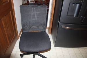 lot 501 image: Used Black Office Chair with Mesh Back and Rolling Casters