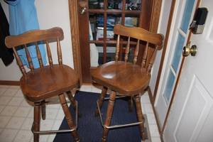 lot 503 image: Set of 2 Wooden Bar Stools with Backrest