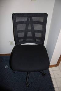 lot 509 image: Ergonomic Black Mesh Office Chair with Adjustable Height