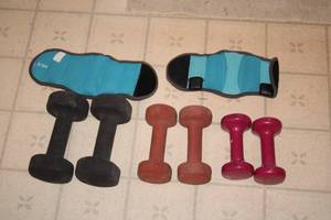 lot 511 image: Set of 5 Adjustable Dumbbells and Weight Straps (2.5 lbs and 5 lbs)