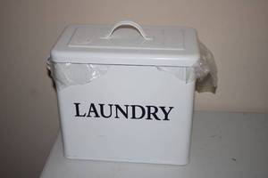 lot 516 image: White Laundry Storage Bin with Lid