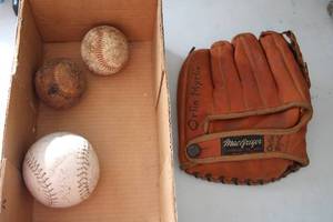 lot 534 image: Collection of 3 Vintage Baseballs with Leather Glove - MacGregor Model